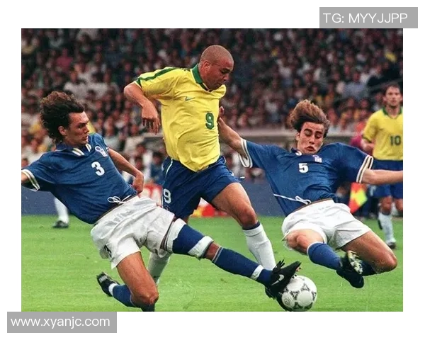 亲吻足球明星的鞋子背后隐藏的故事与荣耀之路 亲吻足球明星的鞋子背后隐藏的故事与荣耀之路