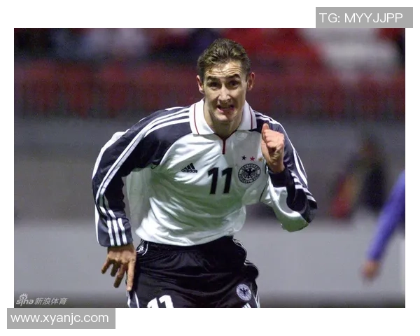 回顾历史足球明星的经典瞬间与贴纸收藏魅力 回顾历史足球明星的经典瞬间与贴纸收藏魅力