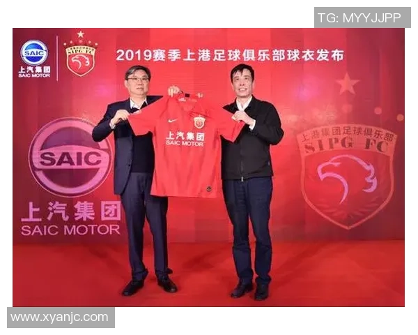 足球明星慷慨解囊为家乡发展捐款助力青少年足球事业腾飞